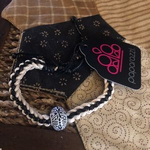 Urban paparazzi bracelets uses pull knot to fasten